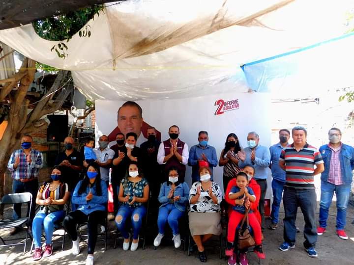 mauricioruizo's tweet photo. Hoy acudí al #Distrito4Local para rendir mi #SegundoInformeLegislativo con vecinos de #Menchaca y #Peñuelas con los cuales tuve la oportunidad de compartir reflexiones sobre las necesidades que se tienen en esta zona del Municipio de #Querétaro.
#MauDiputadoDeLaGente https://t.co/OzXd5FISN0