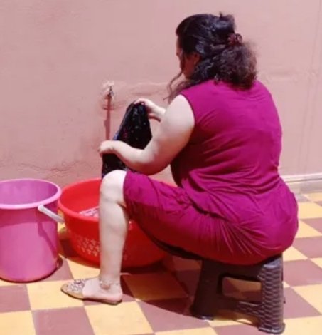 خالتى جننتني عمالةابعبص نفسي