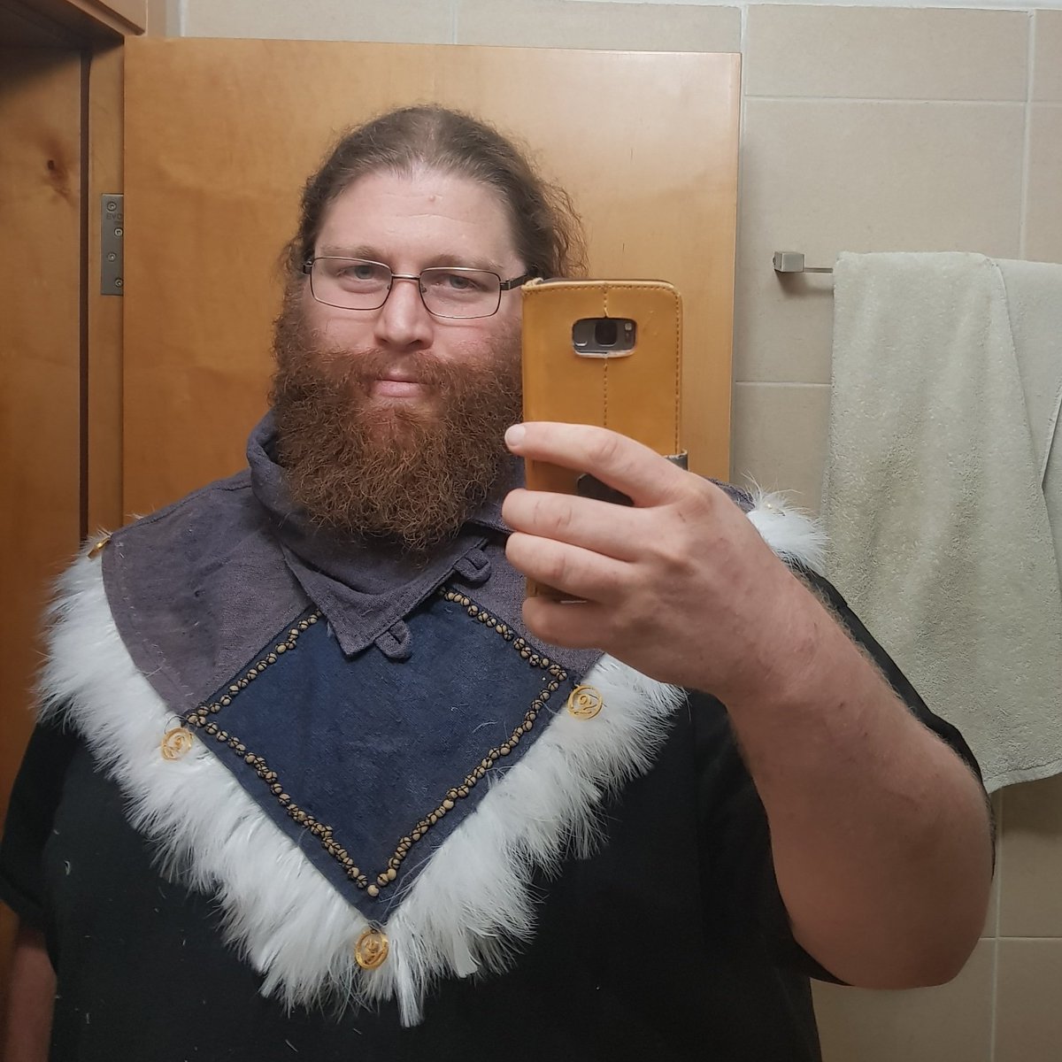 ilaninglis's tweet photo. Upgraded my #skärgen collar with fur trim. New tribe, new trim :) a bunch of us are now a part of a newly arrived tribe: #norduur
#skargen #mythodea #larpersofinstagram #larpkit #larp
https://t.co/QIt9g8DnAp https://t.co/jH3l04Wsgr