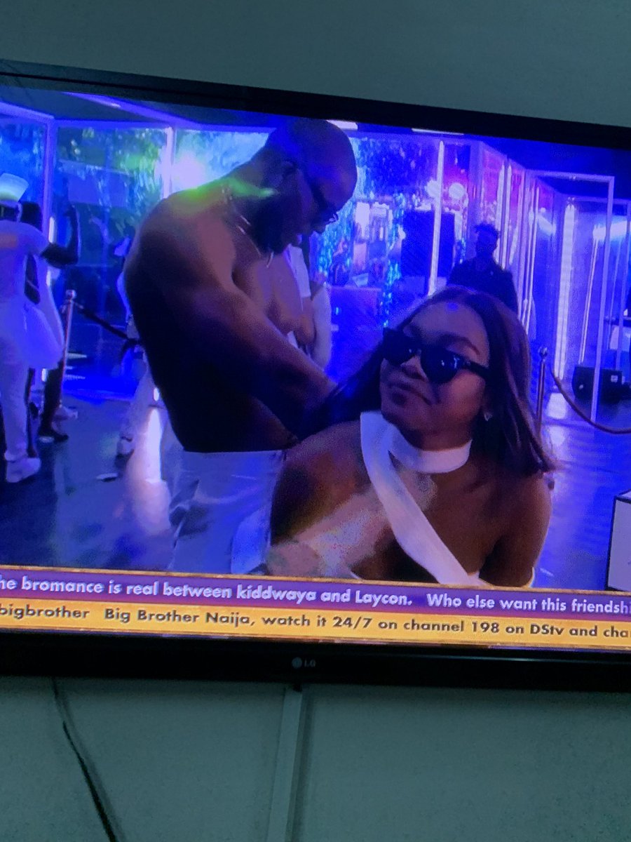 TheLadyJoan1's tweet photo. If these two had stayed in the house till now.
Condom would have finished
Person go carry belle comot
😂😂😂🤣🤣🤣🤣🤣🤣🤣🤣
#BBEric and #BBLilo no be here
#bbnaijalockdown2020
#bbnaijalockdown2020 https://t.co/uSTDqJLvyD