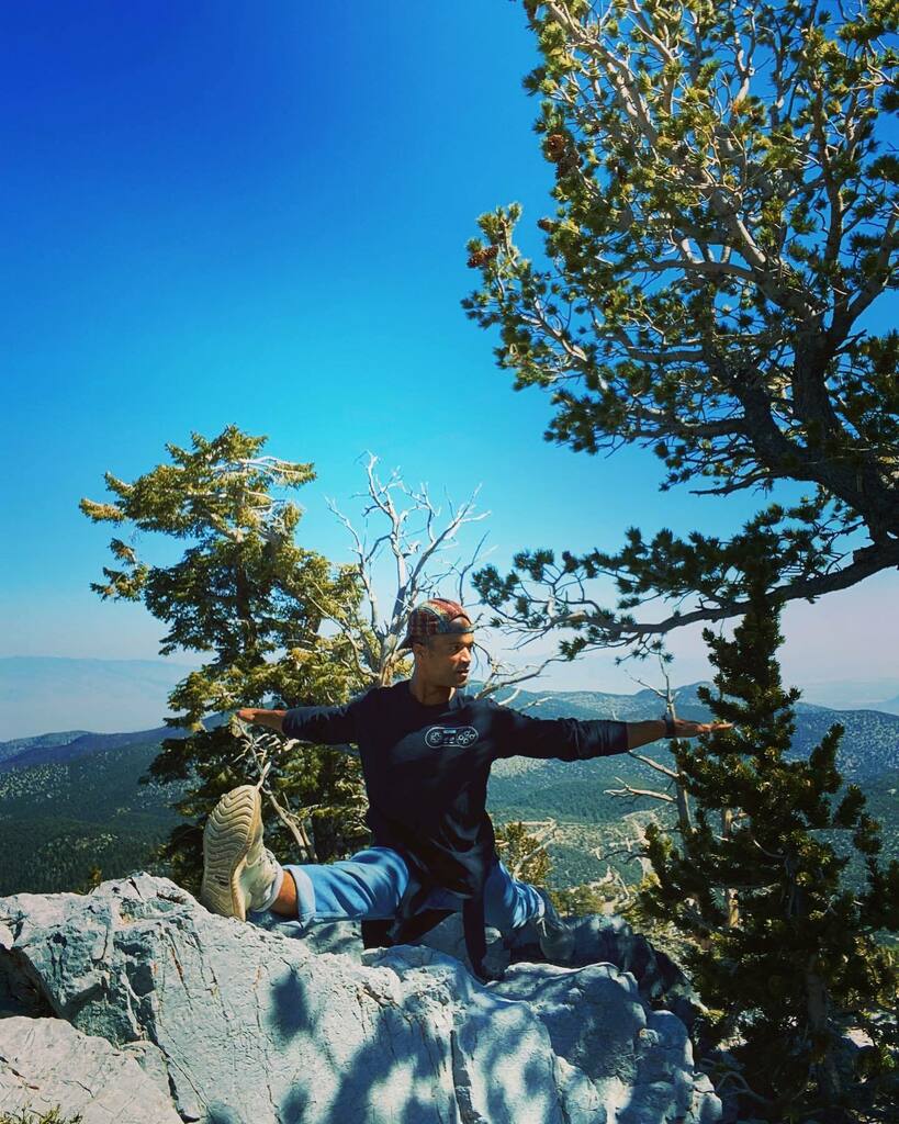 Last_Call_Boys's tweet photo. If you’re gonna fly, you gotta spread your wings. 
.
.
.
#split #views #hike #tothetop #mtcharleston #Hanumanasana #inhale #exhale #EricBison https://t.co/CjPbe7udi4 https://t.co/pETHUmiV2P