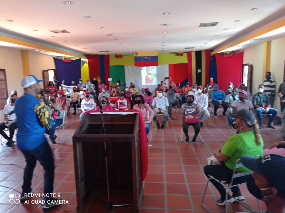 PSUVMoron1's tweet photo. #26Septiembre Así se realizó la juramentación de Nuestro Candidato @samuelcohenb por el circuito 1, Queda demostrado que existe el trabajó para seguir avanzando #AquiNoSeRindeNadie  @rafaellacava10 @VillegasKarelia @NicolasMaduro #SeguimosHaciendoPatria #VenVamosJuntos #6Dic https://t.co/nz6VLKAnxI
