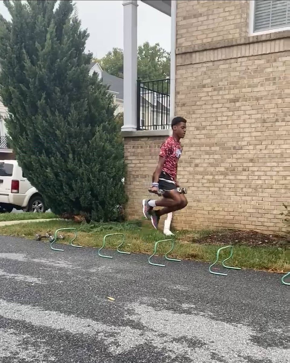 CharlesCtyElite's tweet photo. Andrew got busy today!! Way to work Andrew!
#AndrewNewman
#FutureStag🏈💨
@DMTracknfield
#VertiMaxTraining
#CharlesCountyEliteProduct💙💛 https://t.co/S58AKca6lG