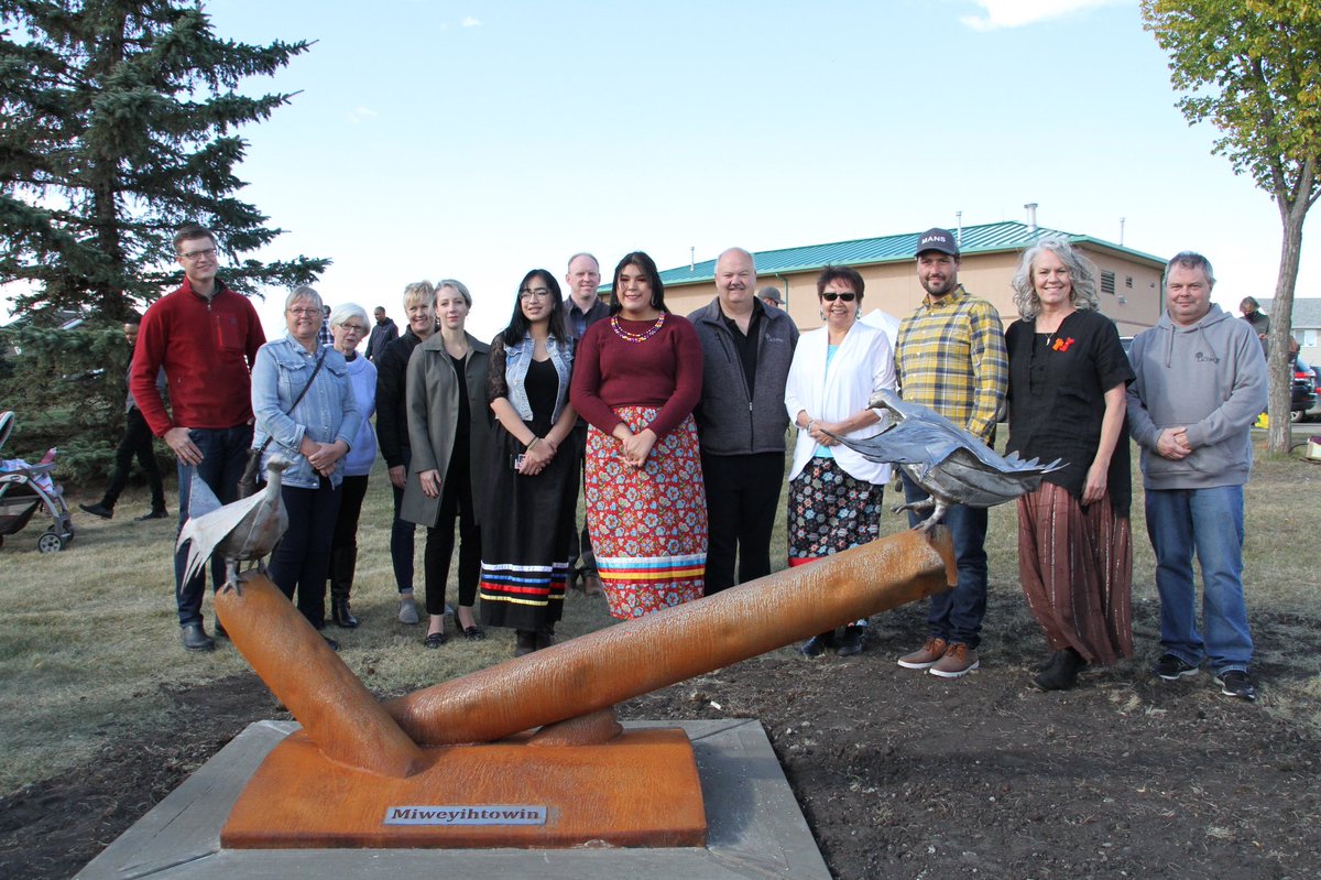 (1 of 5) Public Art| Lacombe's unveils latest public art piece: 'Miweyihtowin'

The City of Lacombe, in partnership with the Art Collection Committee and Mamawi Atosketan Native School, is proud to unveil 'Miweyihtowin' as our community’s latest public art.