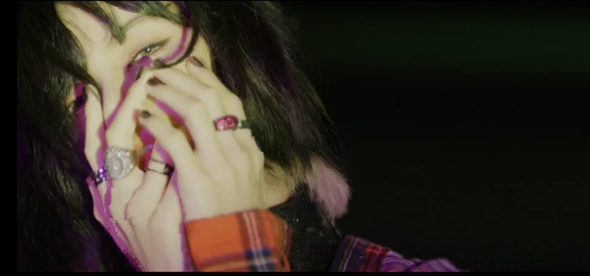 LALISAWRU's tweet photo. I AM SO OBSESSED OMFG LISA???????? https://t.co/CBMVJf1Il9