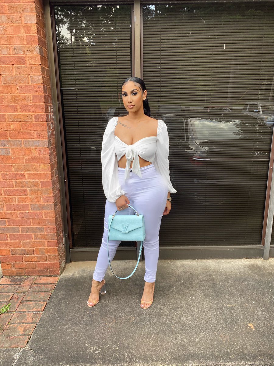 queennaija's tweet photo. My white matched in the house 🥴 but I tried 🤍 https://t.co/5wUZDRCcLe