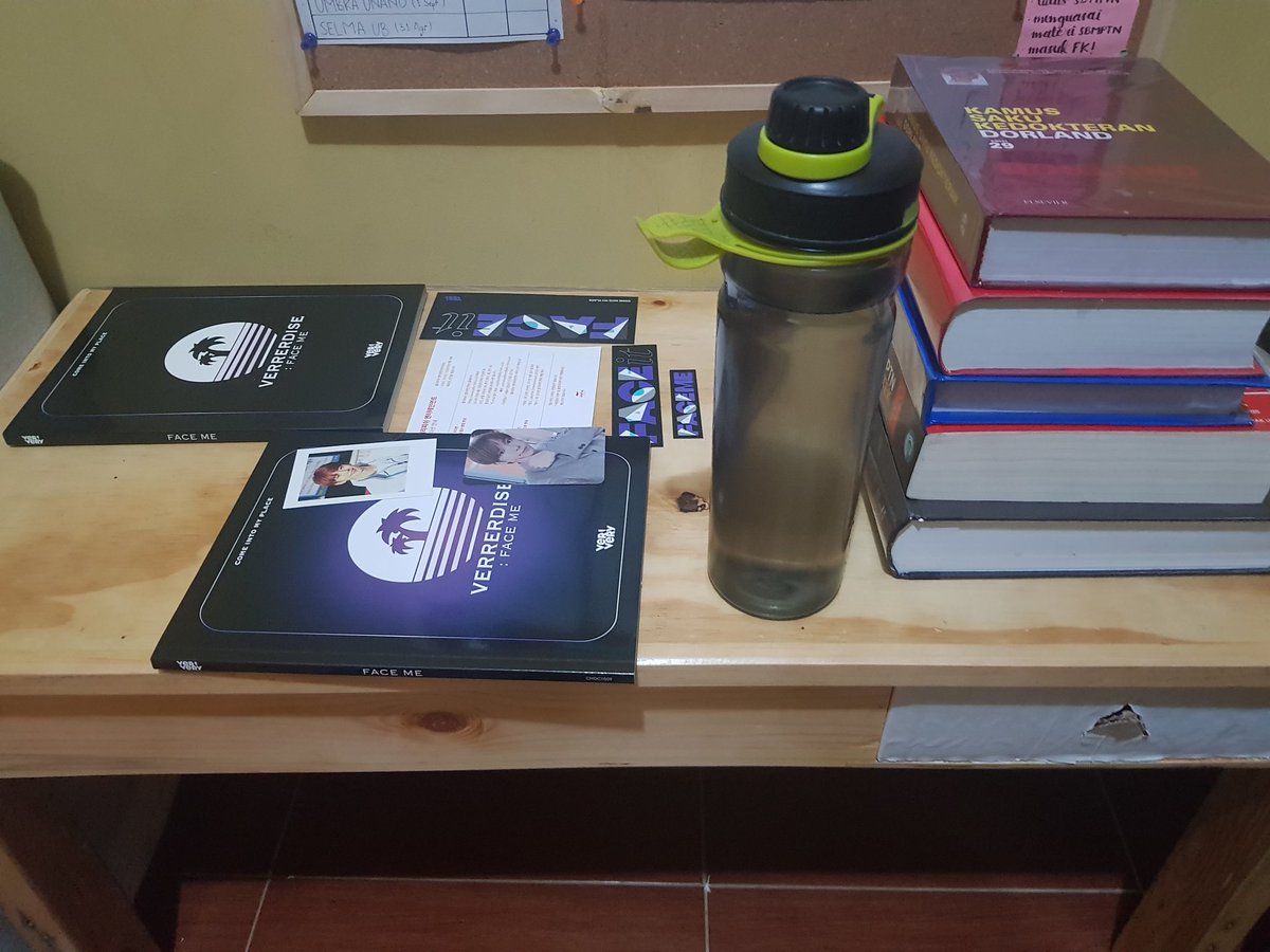 AND I GOT FATHER AND HIS SON'S PC OMG WHAT A COINCIDENCE!!and as you can see on the last photo, the struggle is real I use my medbooks so I can have a good angle for recording