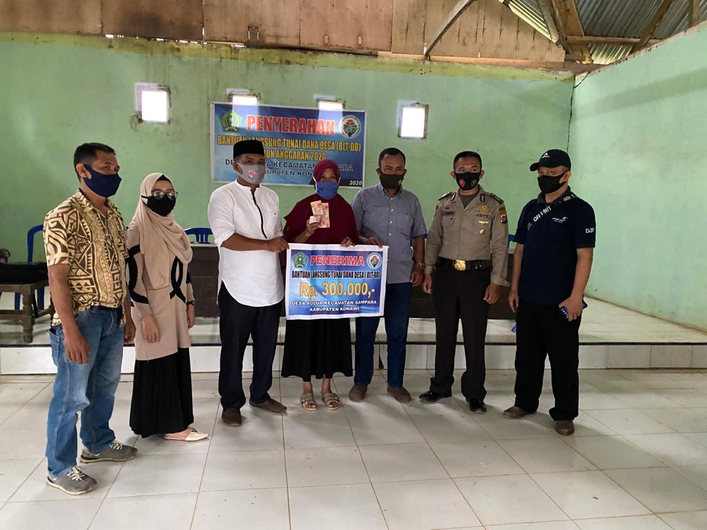 Asty1688's tweet photo. Pembagian masker dan peyaluran BLT ke Penerima Manfaat #COVID19 #danadesa #gerakansetengahmilyarmasker https://t.co/erY5bpv9AG