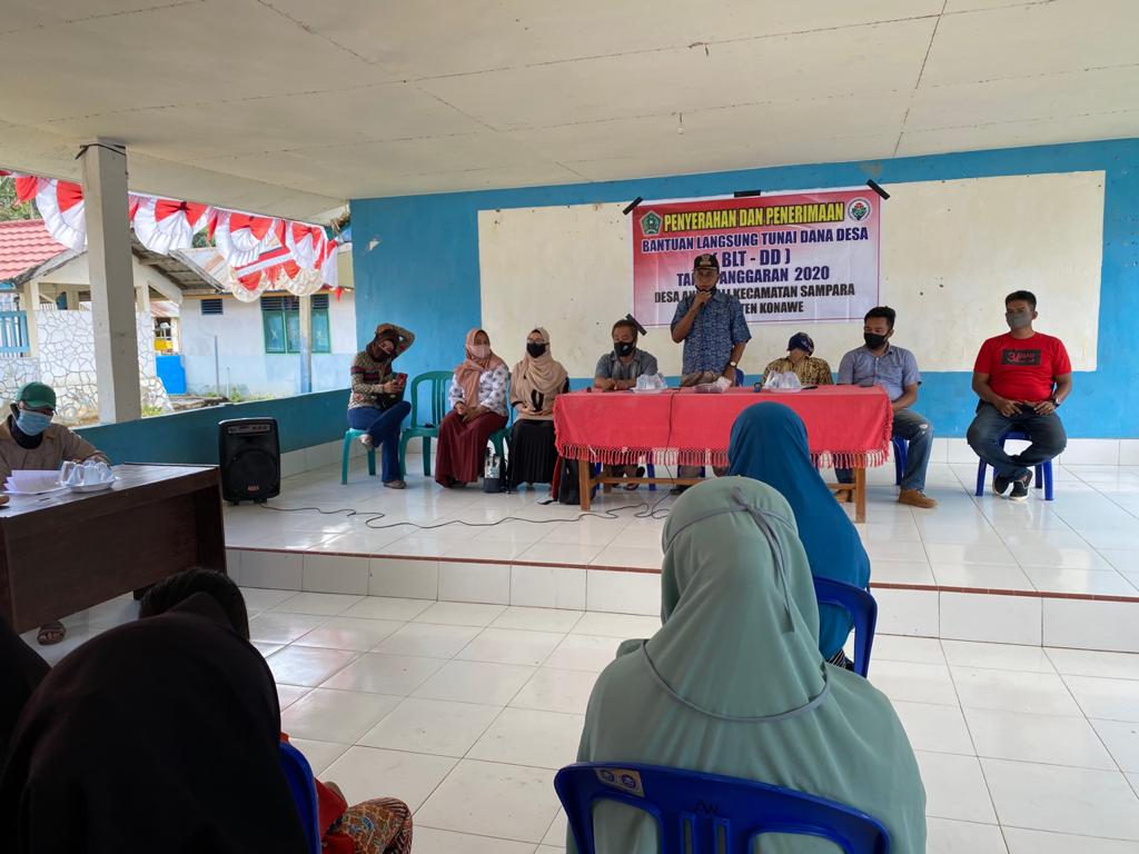 Asty1688's tweet photo. Pembagian masker dan peyaluran BLT ke Penerima Manfaat #COVID19 #danadesa #gerakansetengahmilyarmasker https://t.co/erY5bpv9AG