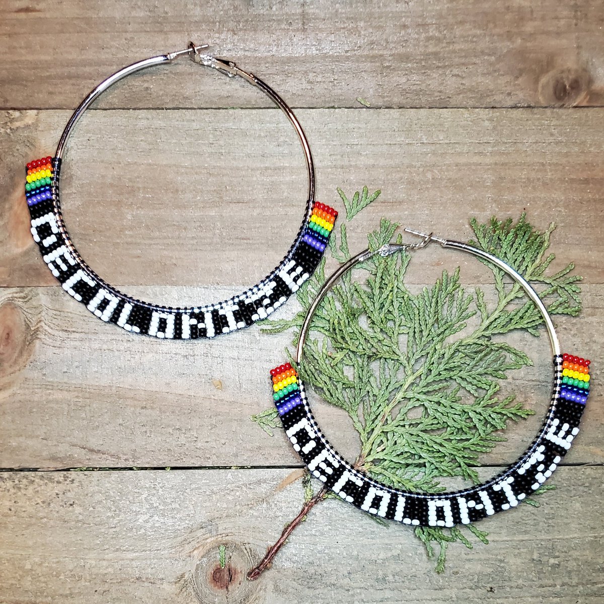 beauxbeautyblog's tweet photo. Giveaway is live on my IG (lovealaskabeads)! #NativeTwitter #AlaskaNative #FirstNations #beadwork #NativeMade #BuyNative #Statimc #Unangax #Aleut #NativeBeads #NativeBeadwork #decolonize https://t.co/U4QocI0ZaN