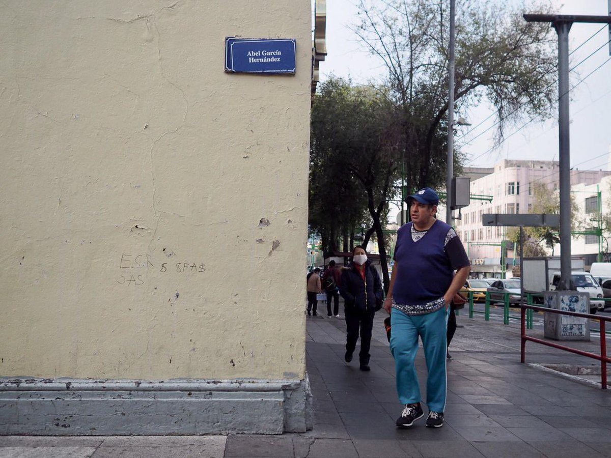 diegoluna_'s tweet photo. Hoy se renombran las calles del Centro Histórico de la CDMX con los nombres de los 43 normalistas desparecidos, los heridos y ejecutados.
No queremos un país sin memoria.
No olvidamos. Hasta que haya justicia. 
#Ayotzinapa6años
#HaciaLaVerdad
@eldiadespuesmx https://t.co/UbkP6ruNkA