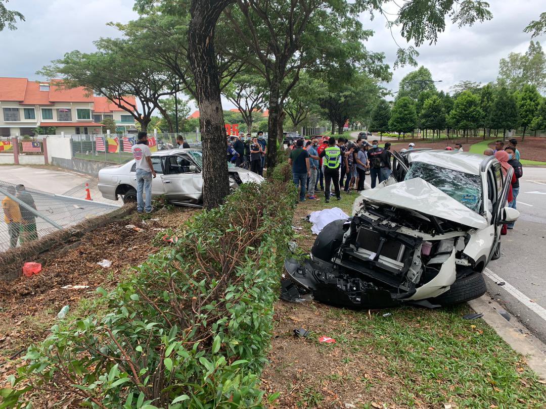 Alfatihah kepada kawan seperjuangan saya Safwan yang meninggal dunia dalam kemalangan.

Punca dikatakan dilanggar pemandu mabuk di siang hari. 

Perginya Safwan meninggalkan anak dan isteri. 😢

Video pemandu mabuk tersebut di komen.