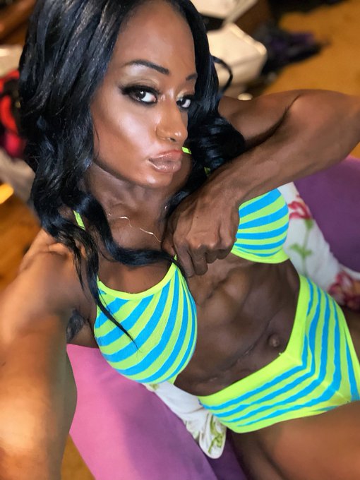 Come enjoy your weekend with me and my amazing abs !!! on @herbiceps 9pm EST   #camshow #kelliprovocateur<a href="/tag/abs"class="tags"><span>#abs</span></a><a href="/tag/ripped"class="tags"><span>#ripped</span></a><a href="/tag/femdom"class="tags"><span>#femdom</span></a><a href="/tag/rt"class="tags"><span>#rt</span></a><a href="/tag/6pack"class="tags"><span>#6pack</span></a><a href="/tag/sexymuscle"class="tags"><span>#sexymuscle</span></a><a href="/tag/bigclit"class="tags"><span>#bigclit</span></a>
