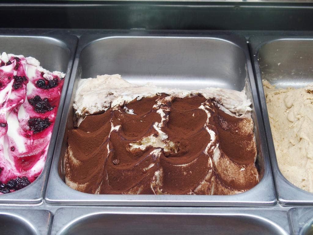 GINGUN7's tweet image. มีทั้งแบบถ้วยกับโคน ราคาเริ่มต้นที่ 89 บาท มีหลายไซส์ รอบนี้มาที่สาขาธนิยะ ร้านอยู่ชั้นล่างสุด ถ้านั่ง BTS มา ให้ลงที่สถานีศาลาแเดง แล้วเดินทะลุเข้าตึกได้เลย

แปะแผนที่ 🤓

maps.app.goo.gl/yzw38GsLwWwvYn…