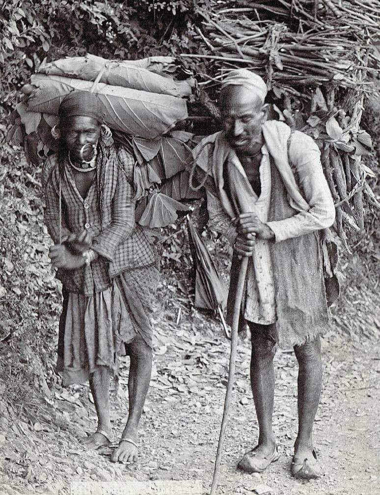 himalaya_astro's tweet photo. A garhwali couple in 1890s near Mussoorie

#1890s #vintage #vintagepicture #oldpicture #couple  #couplechallengeaccepted #couplechallenge #mussoorei #Uttarakhand #SundayThoughts https://t.co/8E0fGlkUqf
