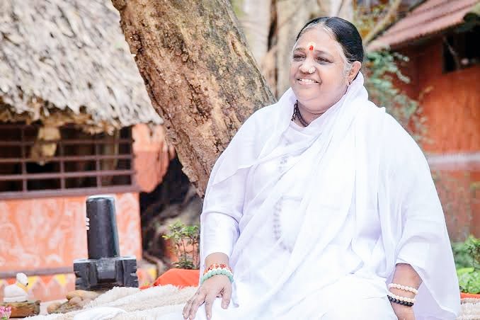 PandalaKottaram's tweet photo. Happy birthday greetings to Param Pujya Mata @Amritanandamayi Devi. Amma personifies universal motherhood. Ever grateful to Amma who stands tall to protect Temples and safeguard Dharma. Praying to Lord Ayyappa for the good health and long life.

Swamy Saranam 🙏
#PandalamPalace https://t.co/KqVOIBMRgL