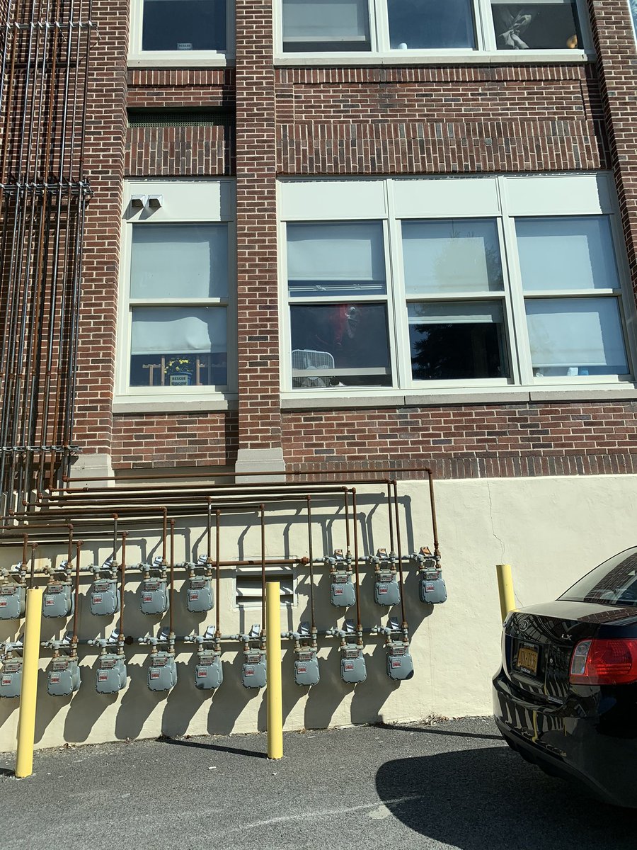 lilbeanknits's tweet photo. if you ever question or doubt the price/worth of your handmade items: just remember that someone in my building paid $300 for this 7ft tall animatronic zombie clown 🙃 there truly is a market for everything https://t.co/4rXguDWn98