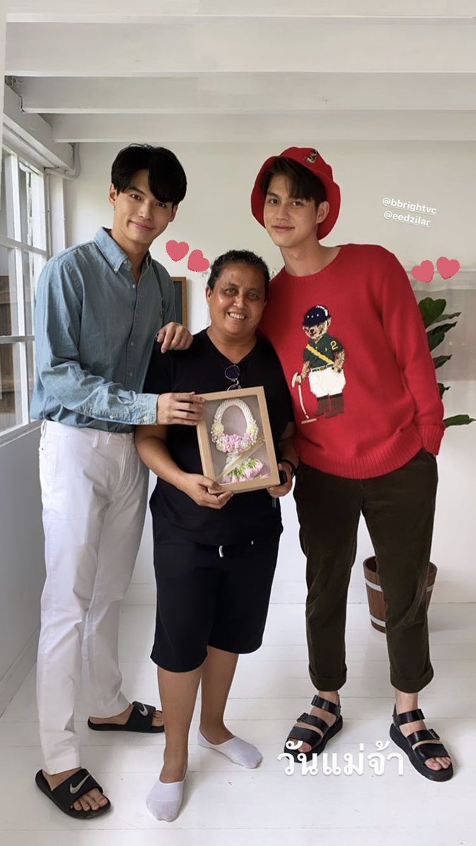 Here we goooooo. August 12, 2020.It's actually Mother's Day on that day in Thailand.They had a photoshoot.Look at that photo frame and the plant.