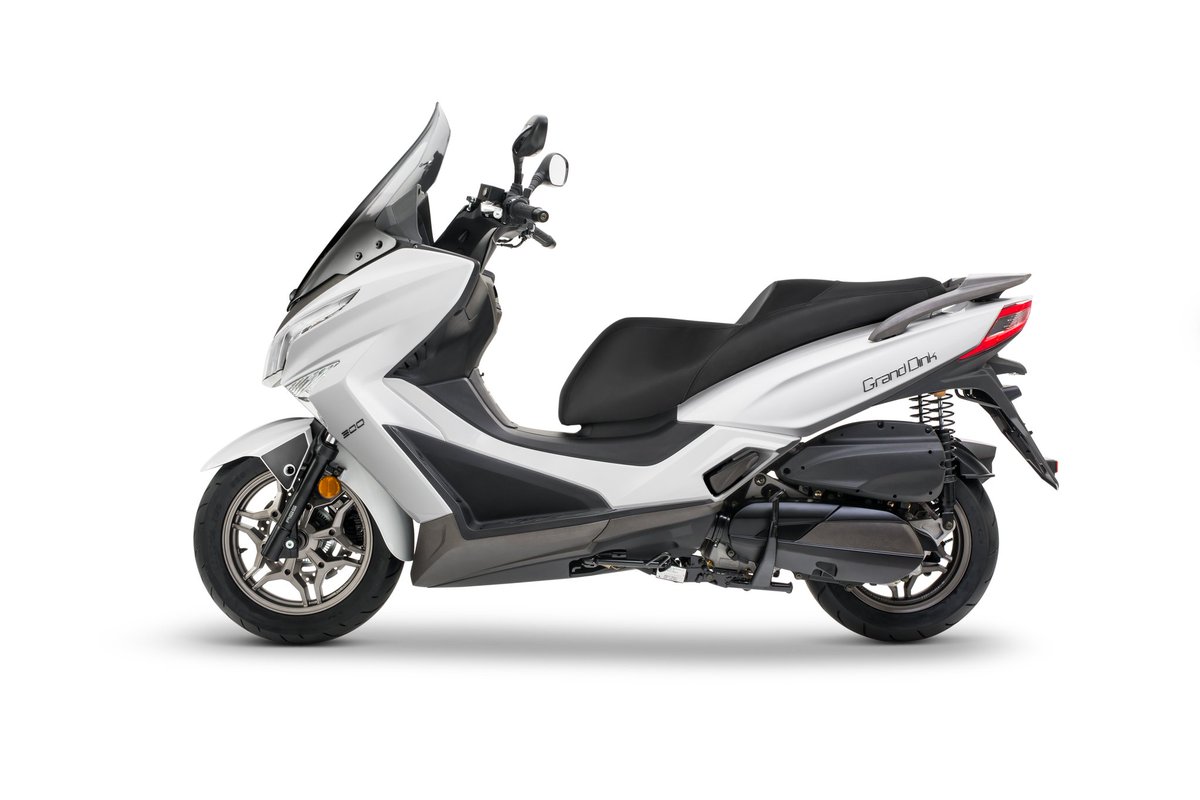 Twitter haz tu magia y haz que aparezca mi moto robada Kymco Grand Dink 300 Blanca con matrícula 0920KVT. #Gracias