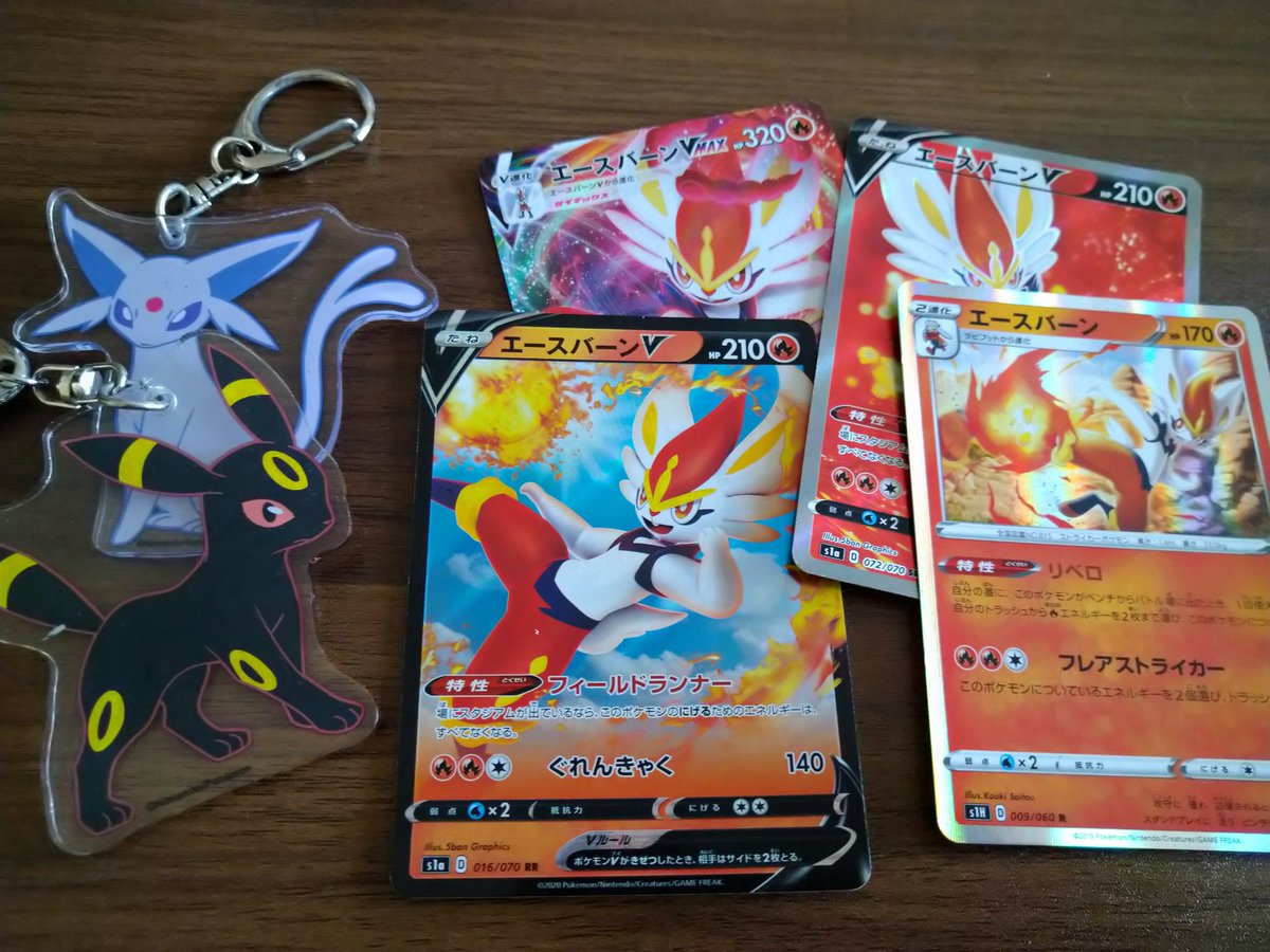 Makkyoexists 幼稚園のときのお守りがポケモンのなぞなぞ本で 今の僕のお守りがこれなんだけど 本当に心の拠り所が年以上変わっていないと言える