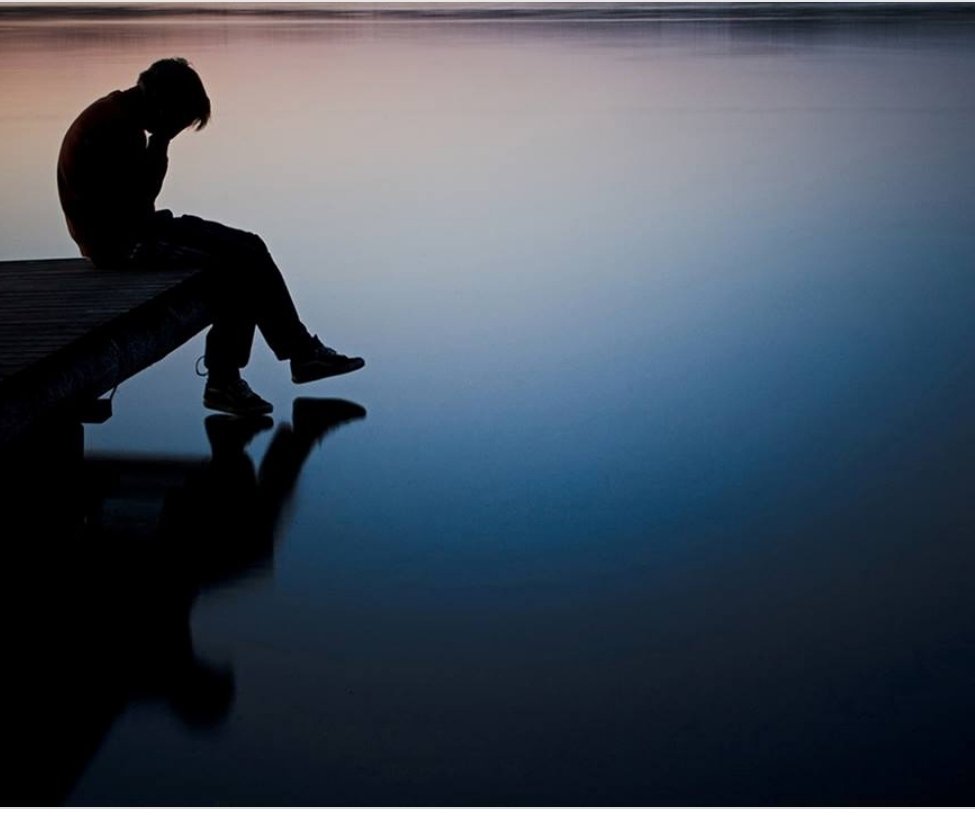 Eng_MS_2015's tweet image. من أكبر  الكبائر الذى يفعلها الإنسان ..ظلمه لنفسه و تعذيبه لروحه...كلنا يعلم ما يجب فعله ...معظمنا بدرى اين النجاة ..اين السعادة و لكننا نبيع ذلك مقابل لحظات من المتعة الزائلة و السعادة الواهية ...افعل ما يحب فعله و ستصل إلى ما تريد 
انفض التراب عن عزيمتك و عقلك و قلبك..و مصحفك