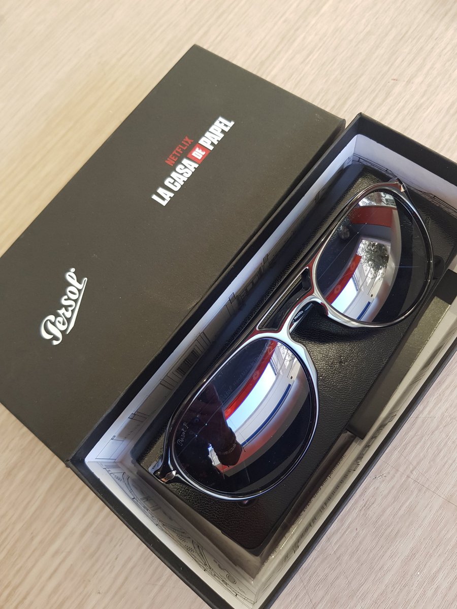 cansuatagun77's tweet photo. profesör😎 #LaCasaDePapel #lacasapapaelprofesör
#atasun #optik #persol https://t.co/JHoq3XIUDL
