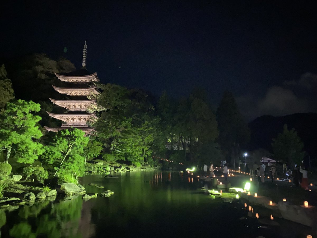 開作 真人 昨夜は 瑠璃光寺五重塔で開催された 山口ゆらめき回廊 へ 新型コロナウイルス感染予防に配慮しつつ 多くの人でにぎわっていました 今夜も 午後6時半から9時まで開催されますよ 山口市 五重塔 ライトアップ