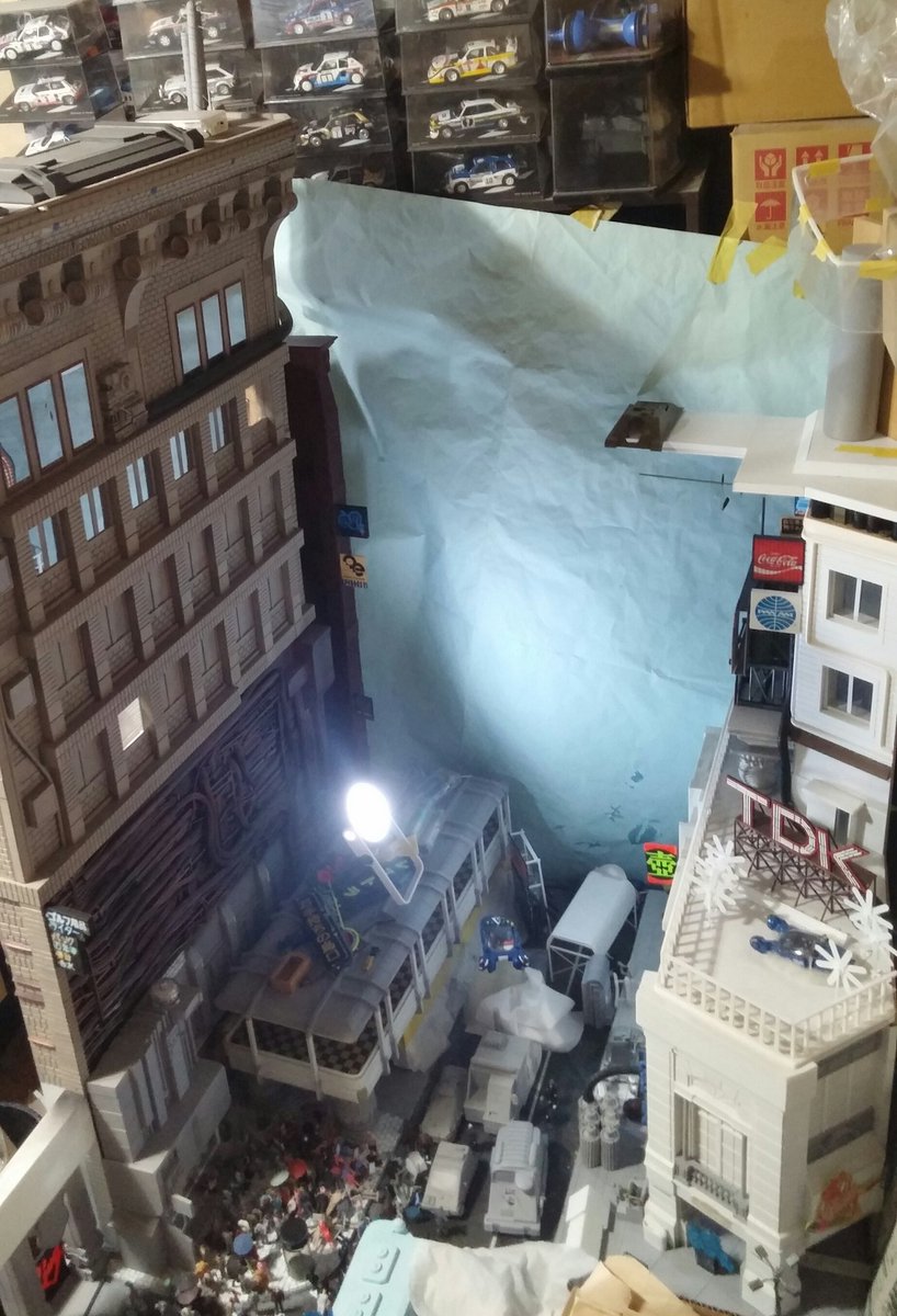 方向性を180度(あくまで主観)変えました。
一枚目の縦に広がった空間で工場地帯のような雰囲気に出来ないかとこんな感じにしてみました。
ちょとつかめてきたような気がします。
#ブレードランナー
#bladerunner 
#ジオラマ
#リドリーヴィル