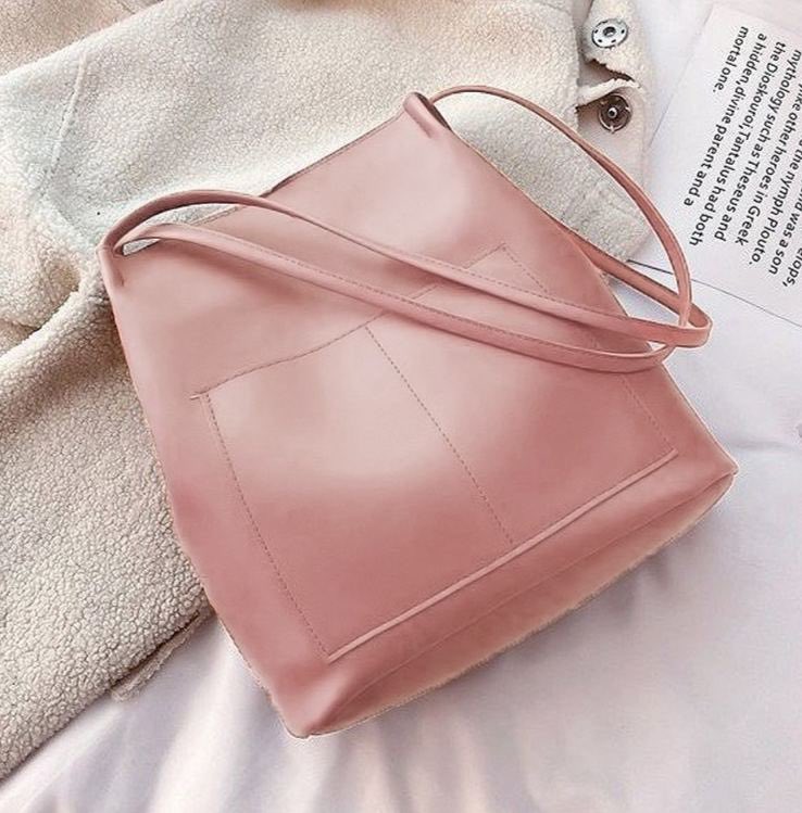 Dah ada belum bag yang sesuai untuk bawa pergi kelas? Nah kita ada Pastel Bucket ni RM25 je  More colour pls dm me READY STOCK  POSTAGE : SM RM8 / SS RM11___Product Info:MATERIAL : PU Leather SAIZ : (Approx) 30cm(L) 13cm(W) X 29cm(H)