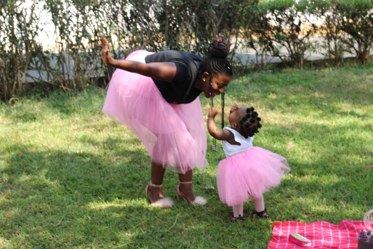 samiepines's tweet photo. A whooooole mummy😍💖
I thank God for this likkle ngwana
My daily motivation 💪🏾 https://t.co/zJzdMTsQZa
