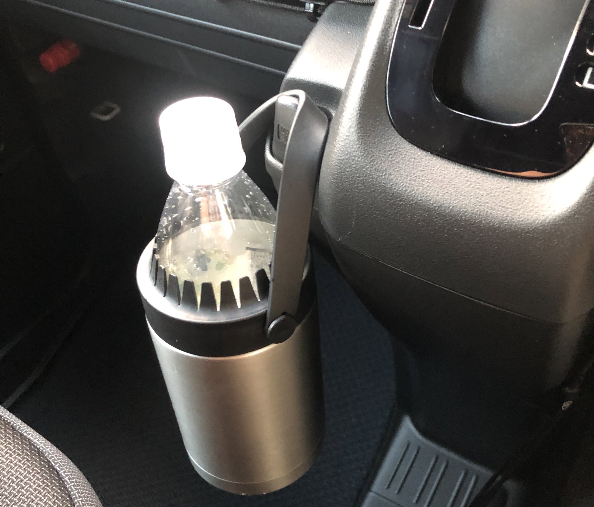 K2 K2 ワークマンのペットボトルホルダー 車の置き場所問題もn Vanにかかれば無問題だった ワークマン ワークマンプラス ペットボトルホルダー T Co Mvvdnnojfc Twitter