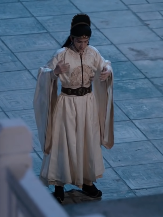 the robe from the empathy sequence looks very much like jgy's final outfit, but there are differences in fit and quality. the embroidery on the former is much less fine, you can see threads, the material seems cheaper, and the robe seems both too short and too big in comparison.