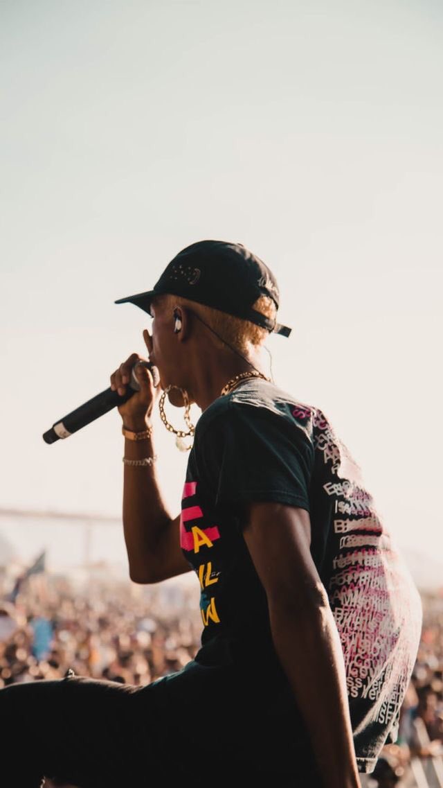 —Comparte en sus redes sociales un par de fotografías del día que se presentó en el #RBpalooza20, días atrás. En la publicación hace mención de algunos recuerdos de ese día, agradeciendo el apoyo de su familia y amigos.—