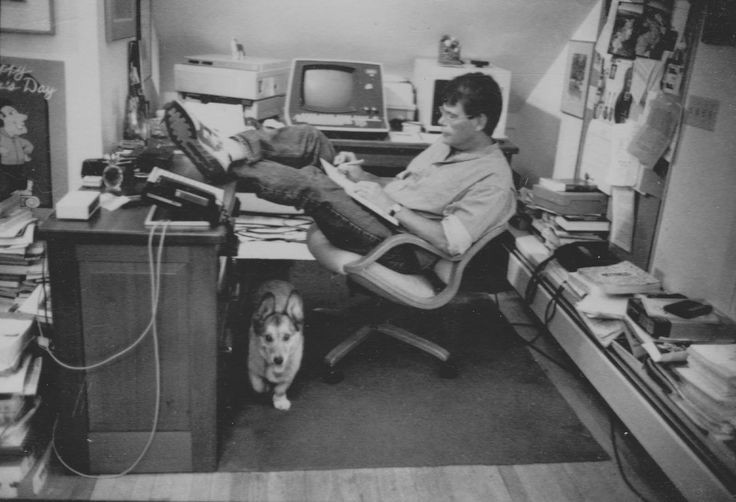 bookzlovers's tweet photo. “By the time I was fourteen (and shaving twice a week whether I needed to or not) the nail in my wall would no longer support the weight of rejection slips impaled upon it. I replaced the nail with a spike and went on writing.”

 Stephen King https://t.co/hS2XZbakaQ