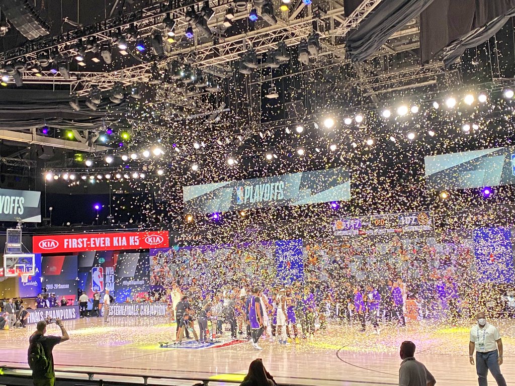 Fiesta en los Ángeles! <a href="/Lakers/">Los Angeles Lakers</a> pasan a la final de la <a href="/NBA/">NBA</a>