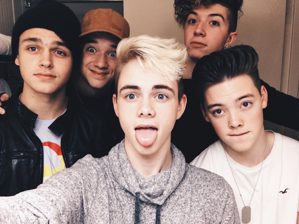 seaveyxlight's tweet photo. Four Years of Why Don’t We💙✨💙 forever proud of these boys and their journey 🥰🥰 @whydontwemusic @SeaveyDaniel @JonahMarais @jackaverymusic @corbynbesson @ImZachHerron https://t.co/KT2ISqDtsy