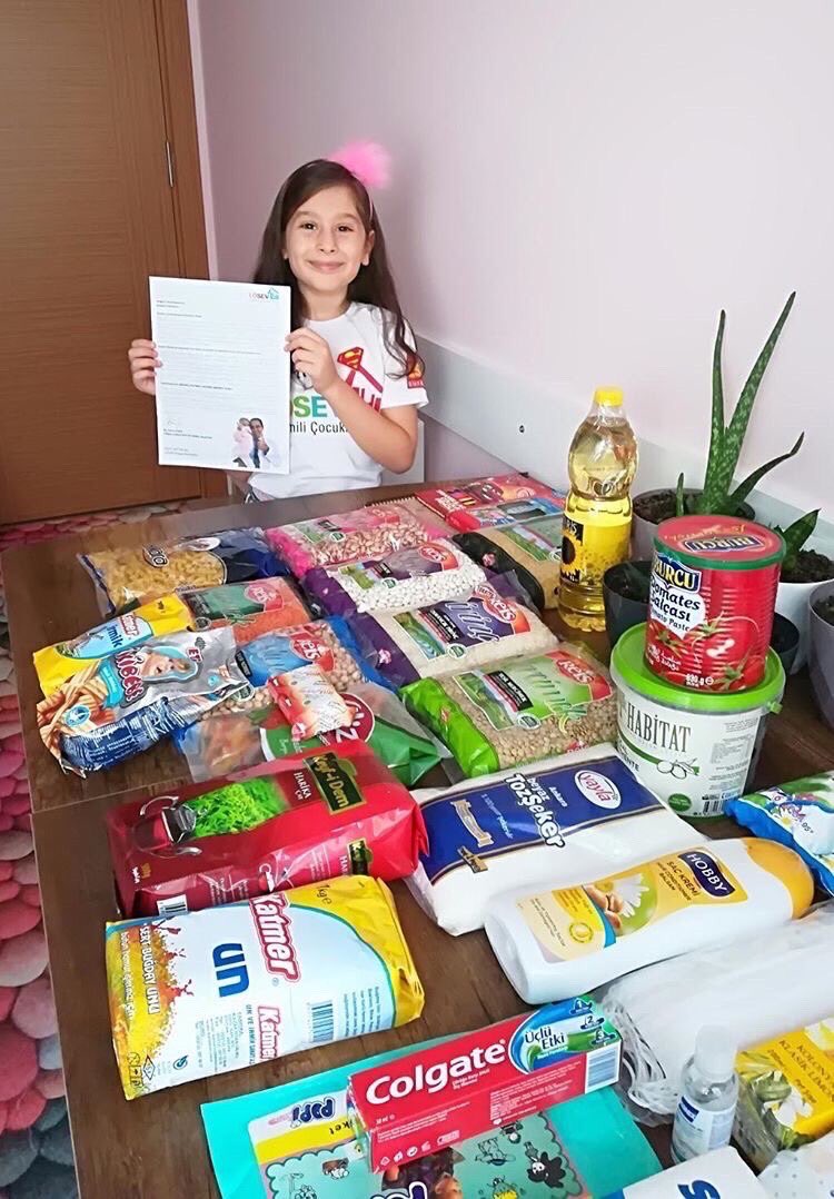 Bu eve LÖSEV girmiş .
- Nereden mi anladık 
- LÖSEMİLİ Yavrumun mutluluktan yüzü gülüyor .
 BİR ÇOCUK GÜLERSE 
TÜM TÜRKİYE GÜLER .,,
         İyi ki Lösev ‘İ kurmuşuz