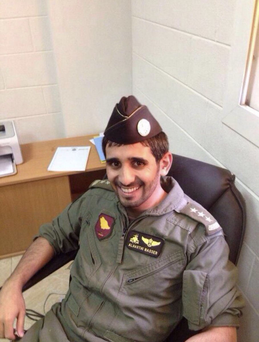 M_Bnialharth's tweet photo. الشهيد الرائد طيار/ ناصر بن محمد الحراشي الحارثي  استشهد عام ١٤٣٦ هـ وتم تكريمه من قائد قوة جازان وقائد طيران القوات البرية بجازان على مهارته في الهبوط بأحدى الطائرات بعد عطل فني اصابها وحصل على وسام الملك عبد العزيز بأمر من خادم الحرمين الشريفين حفظه الله. https://t.co/qZ6cmOdsLL