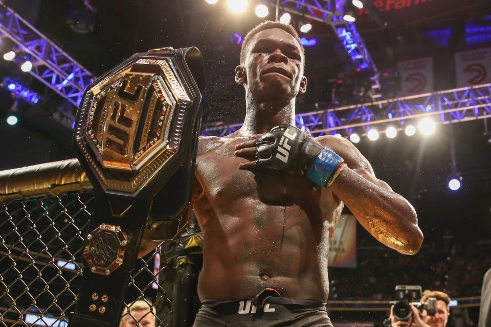 GeniosDeporte's tweet photo. Israel Adesanya | #UFC253 
▪️Venció a Anderson Silva
▪️Venció a Kelvin Gastélum
▪️Despedazó a Robert Whittaker
▪️Venció a Yoel Romero
▪️Venció a Paulo Costa

EL MEJOR PESO MEDIANO DEL MUNDO, EL REY NIGERIANO. https://t.co/zerPjxgzmE