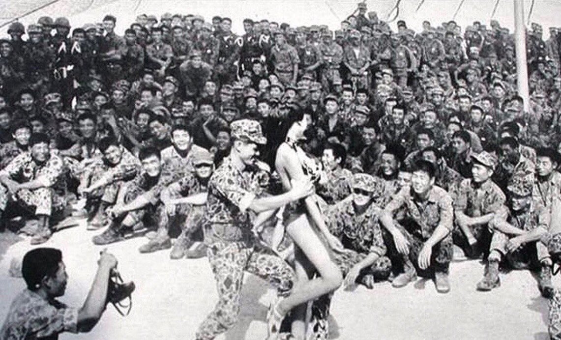 hiro_smiles's tweet photo. @chanko021 @zen4ever2us There are many photographs of evidence of the massacre and assault of civilians by Korean soldiers during the Vietnam War. It is said,Lai Dai Han born by the rape of Korean soldiers during the Vietnam War are from 5,000 to 30,000.
#cancelkorea #apologizetovietnam #bankorea https://t.co/4a5yf5ZvBC