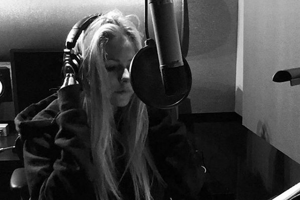 montiibeller's tweet photo. HAPPY BIRTHDAY AVRIL LAVIGNE https://t.co/Ea44cSpgC6