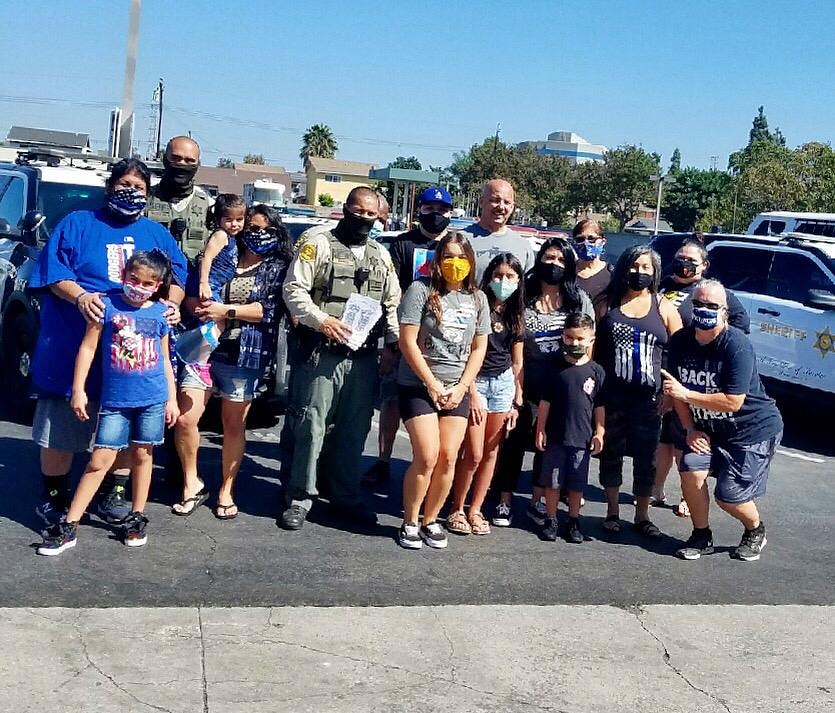 CarsonLASD's tweet photo. A big thank you to the Berg Family for taking time to visit #CarsonStation and show us love and support. We are so fortunate to have tremendous relationships with our community and supportive family and friends that keep us motivated to give our best every shift.
#lasd #carson https://t.co/atPycka9rS