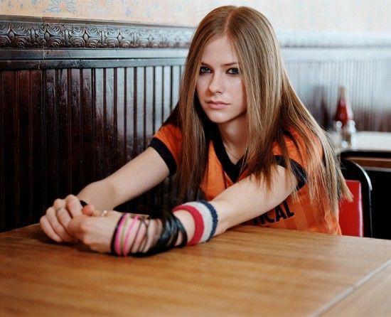 Happy Birthday, Sk8er Girl! Avril Lavigne está completando hoje 36 anos de muita música!  