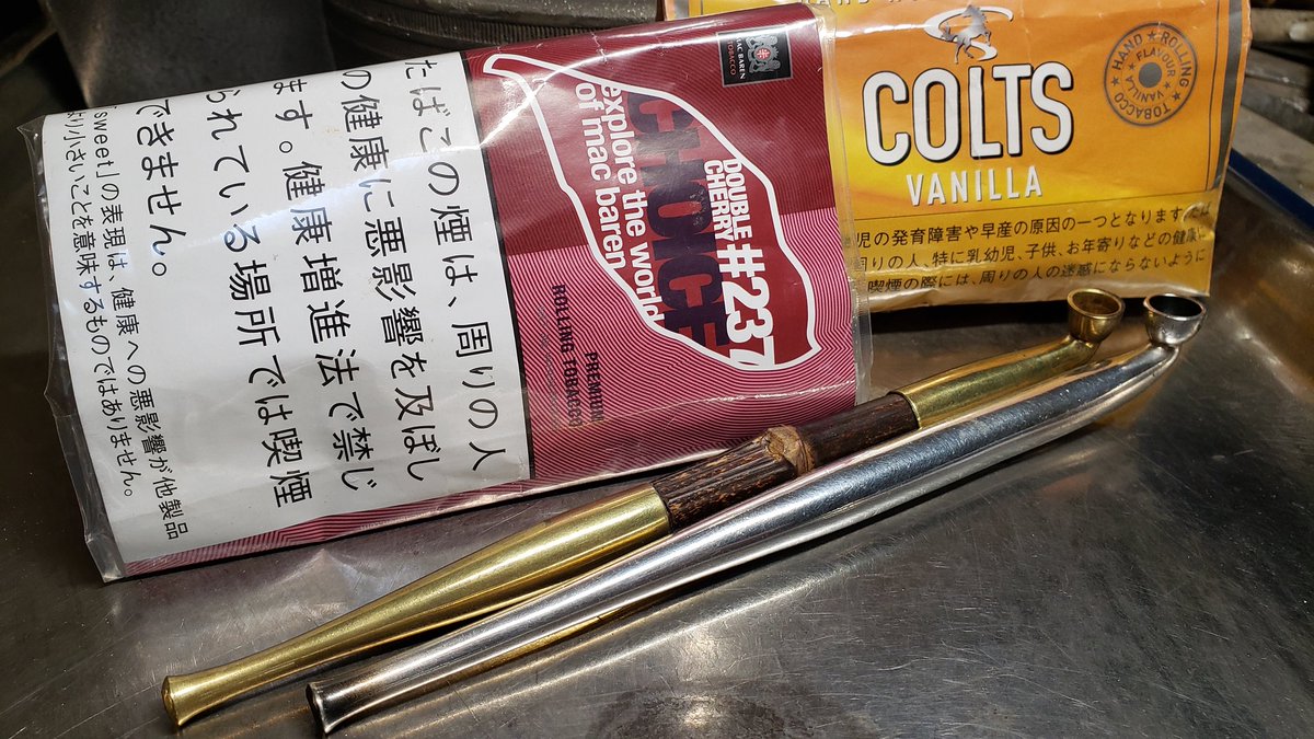 茂作煙管 チョイスのダブルチェリーを吸うなら 断然助六 コルツヴァニラを吸うなら 圧倒的に茂作延べ 刻みならこの煙管 シャグならこの煙管 甘い葉ならこれ 酸味系ならこれ バージニア系ならこれ いろいろ探ってベストマッチング そんな楽しみ 茂作煙管 チョイスのダブルチェリーを吸うなら 断然助六 コルツヴァニラを吸うなら 圧倒的に茂作延べ 刻みならこの煙管 シャグならこの煙管 甘い葉ならこれ 酸味系ならこれ バージニア系ならこれ いろいろ探ってベストマッチング そんな楽しみ