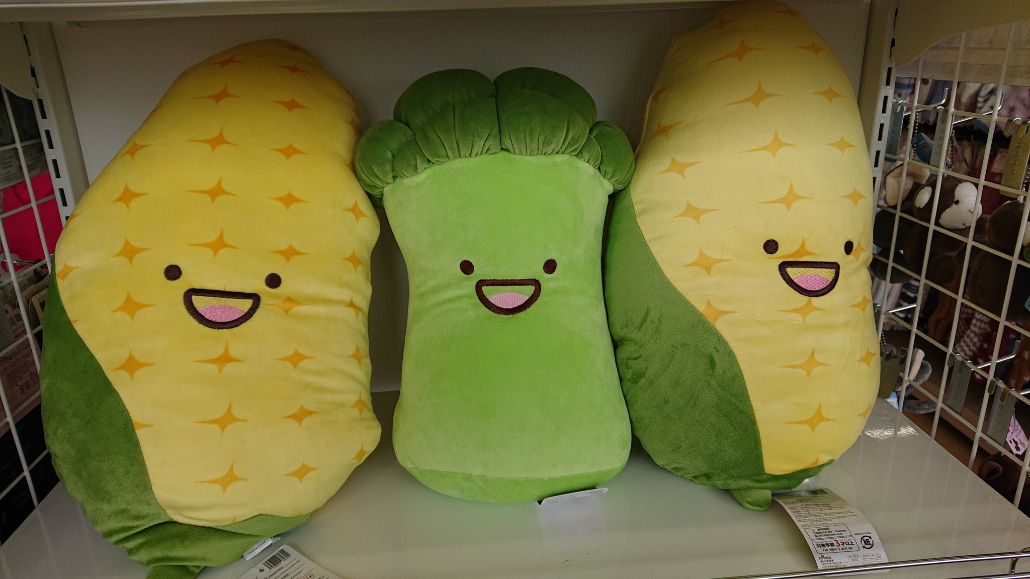 凛 大田っこ ｌ ᴥ ダイソーでブロッコリー とうもろこしのクッションを発見 可愛くてフワフワな肌触りが気持ち良くて買おうか迷ったけど500円 やめました 大根だったら即お持ち帰りしてたねww 大根ちゃま Daikonchama 大根