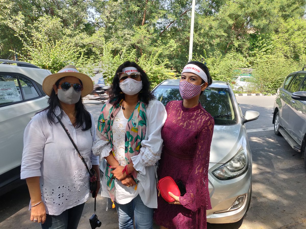 CandidIndia's tweet photo. Travel and tourism industry showing solidarity by driving on Delhi roads in a silent March #savetourism @tourismgoi @dvenka @GeetaMaheshwar6 @KohliRajeev @amitabhk87 https://t.co/p3JKuT0Udk