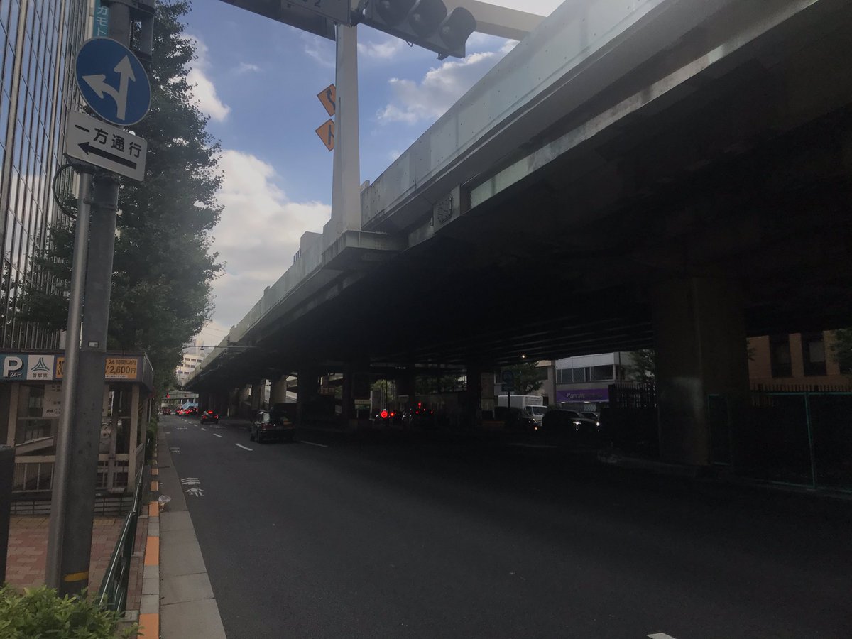 如月翔 日本橋小伝馬町 生まれと育ちは人形町 On Twitter いつもジムに行く信号のあたりで古地図を確認すると やはりこの高速に沿って川があった様子 地下駐車場は 昔の川底なんでしょうね 日本橋本町 日本橋 三越前 江戸 古地図 散歩