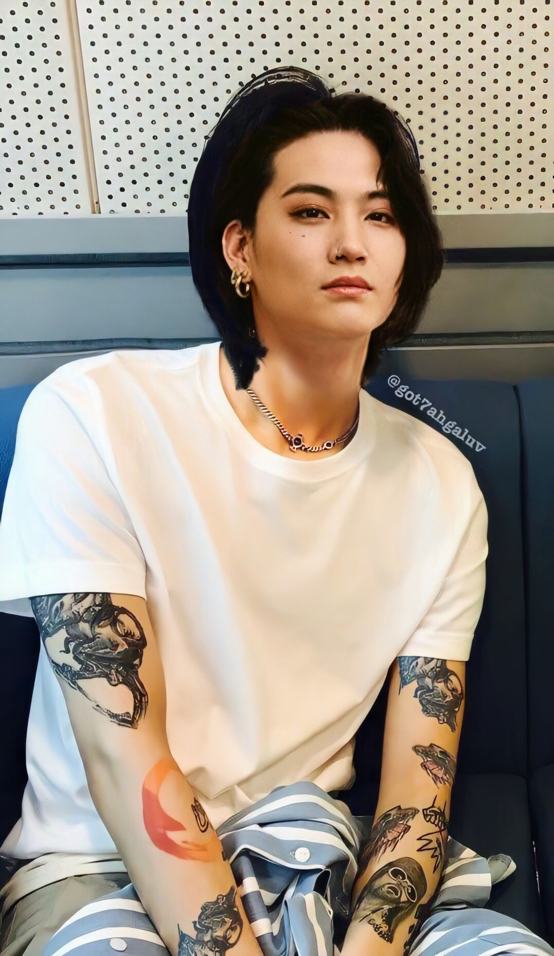 YuniGyeom  GOT7 Yugyeom Vietnamese Fanpage  PIC Yugyeom Tattoo  Trust  me  Em đang xăm chưa xong thì bị công ty gọi về comeback  nên hình còn dang dở các