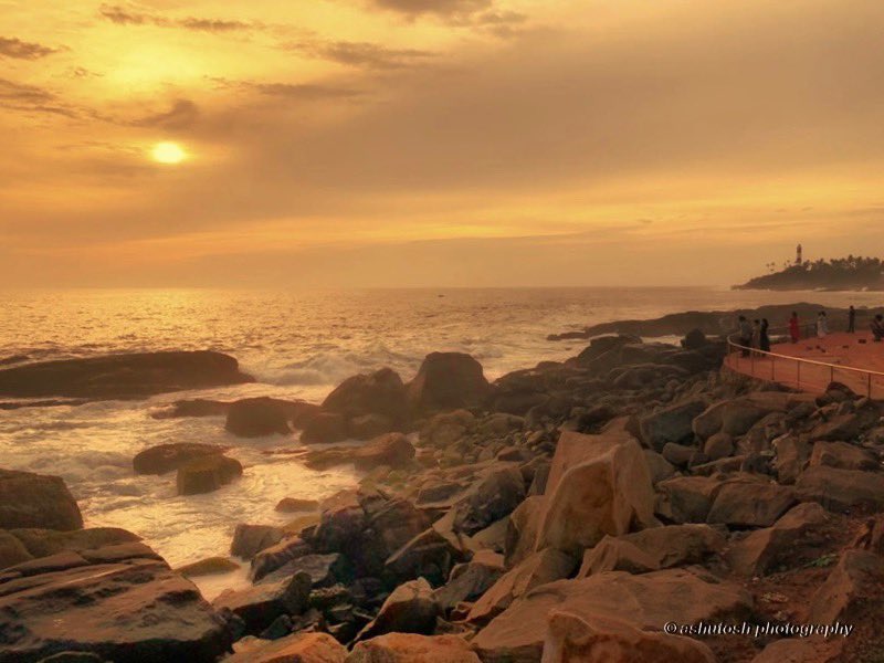 Golden Hour. 
@ThePhotoHour @StormHour @IndiaPhotos @BBCEarth @PhotoEdit_India @AsianPhotoIndia #landscapephotography #sunsetphotography #trivandrum #india