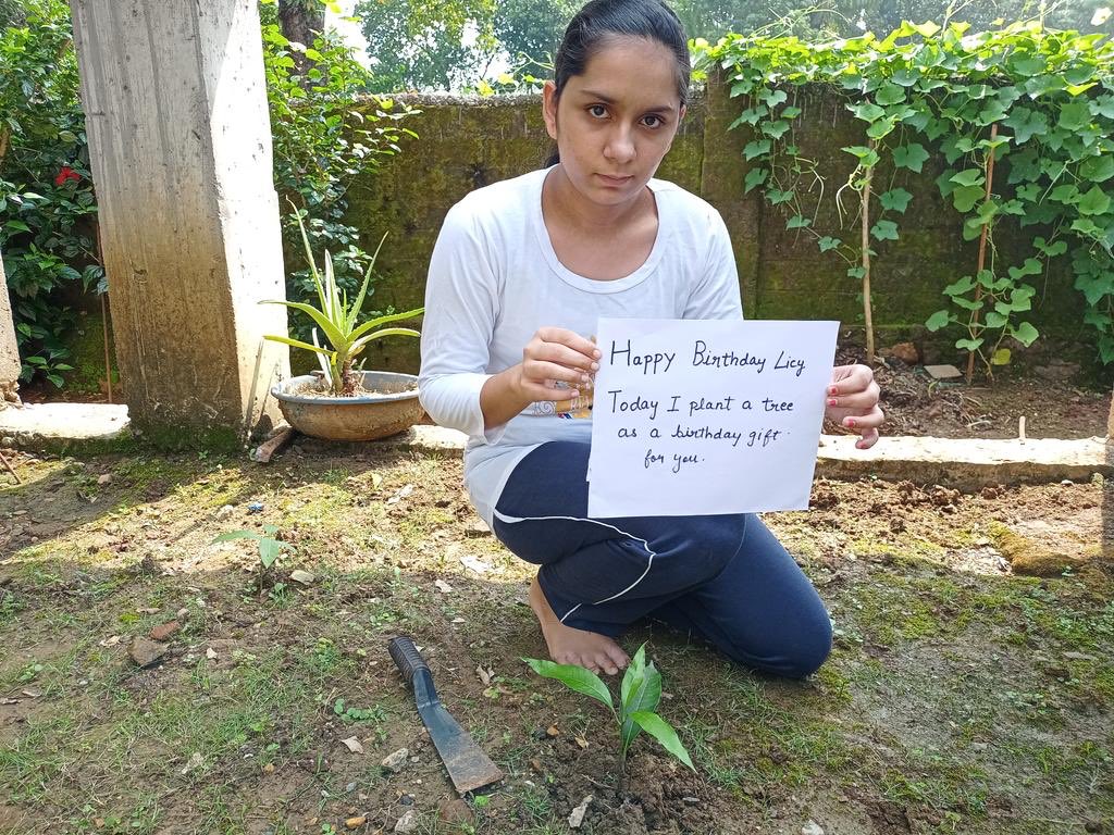 LicypriyaK's tweet photo. 2nd October is my birthday🎂. I would like to appeal to everyone to plant a tree🌱 on this day instead of just giving me wishes. This day is also birthday of Mahatma Gandhi ji. It would be best gift for me.♥️

You can share a picture like this by tagging me.🙏🏻
#1Tree4LicyBirthday https://t.co/bEYAzyW0uh